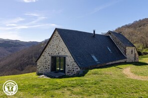 Exterior - Domaine des Grottes - Mazoires (MAZOIRES)