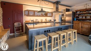 Private kitchen - Domaine des Grottes - Mazoires (MAZOIRES)