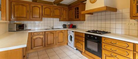 Réfrigérateur, micro-ondes, four, lave-vaisselle