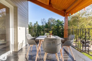 Outdoor dining - L'atelier - Marat - Gîte (MARAT)