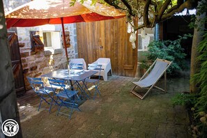 Outdoor dining - Glycine - Authezat - Gîte (AUTHEZAT)