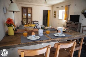 Dining - Glycine - Authezat - Gîte (AUTHEZAT)