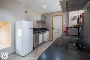 Kühlschrank, Mikrowelle, Ofen, Geschirrspüler