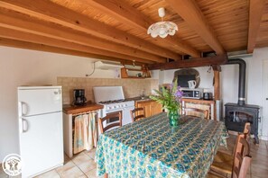 Fridge, microwave, oven, coffee/tea maker - La Richarde - Ambert (AMBERT)