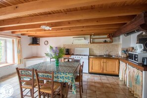 Fridge, microwave, oven, coffee/tea maker