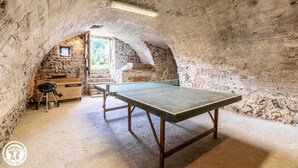 Unclassified image, 3 of 24, button - Le Cuvage - ST Saturnin (ST SATURNIN)