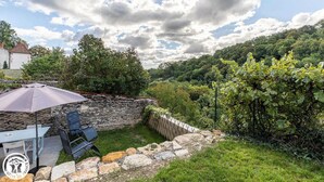 Unclassified image, 5 of 24, button - Le Cuvage - ST Saturnin (ST SATURNIN)