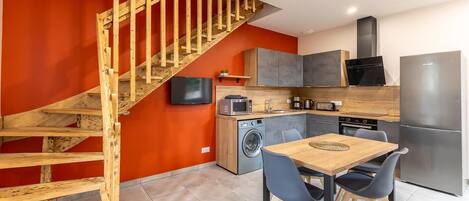 Réfrigérateur, micro-ondes, four, lave-vaisselle