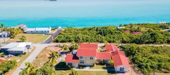 Quiet Lagoon Retreat, WiFi, Kitchen, Near Beaches