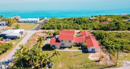 Quiet Lagoon Retreat, WiFi, Kitchen, Near Beaches