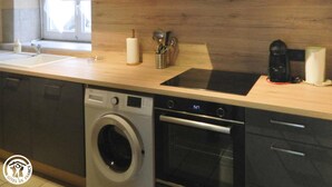 Coffee/tea maker, fridge, microwave, oven - Chez Manou - Vernines (VERNINES)