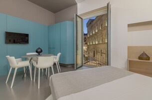 Presidential Suite | Minibar, desk, blackout drapes, soundproofing