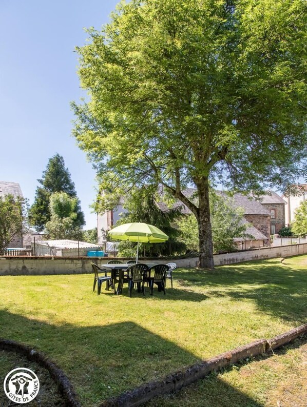 Outdoor dining - Gîte des Trois Vallées (MESSEIX)