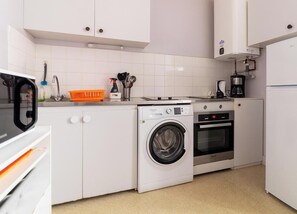 Fridge, microwave, oven, coffee/tea maker