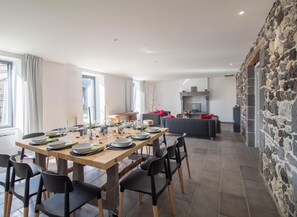 Dining - Eclats de Lave - Charbonnieres LES Varennes (CHARBONNIERES LES VARENNES)