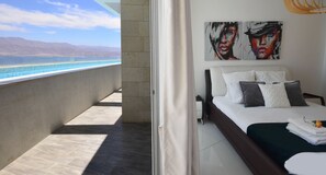 Desk, soundproofing, iron/ironing board, travel cot - YalaRent mountainside luxury properties with Private Pool (Eilat)