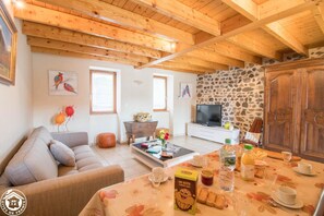 TV - Chez le Cagnat - Chanat LA Mouteyre (CHANAT LA MOUTEYRE)