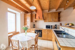 Fridge, microwave, oven, dishwasher - Chez le Cagnat - Chanat LA Mouteyre (CHANAT LA MOUTEYRE)