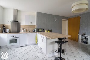 Fridge, microwave, oven, dishwasher - Les Cocottes - Saint Sauves D'auvergne (SAINT SAUVES D'AUVERGNE)