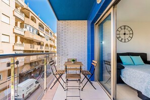 Outdoor dining - Apartamento Sunrise Orbiplaya (Torrevieja)