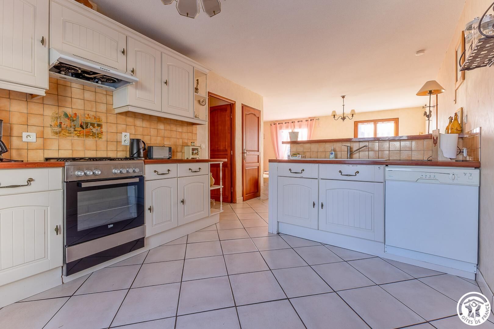 冷蔵庫、電子レンジ、オーブン、食器洗い機