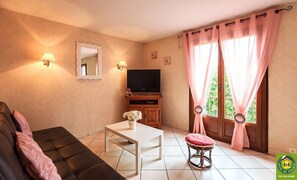 TV - des Hirondelles - Saint-julien-puy-laveze (SAINT-JULIEN-PUY-LAVEZE)