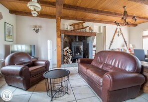 TV, fireplace - TSA Variou - Tauves - Gîte (TAUVES)