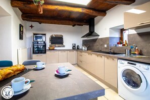 Fridge, microwave, oven, dishwasher - TSA Variou - Tauves - Gîte (TAUVES)