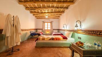 Deluxe Double Room, 1 King Bed, Mountain View | Bed sheets