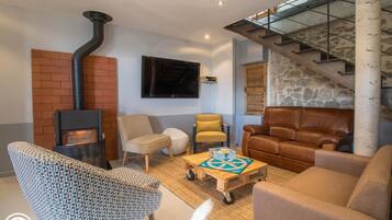 Televisie en een open haard