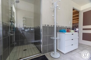 Bathtub