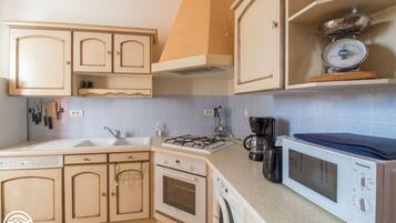 Réfrigérateur, micro-ondes, four, lave-vaisselle