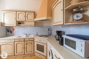Fridge, microwave, oven, dishwasher - Bialloux n4 - GOUTTIERES (GOUTTIERES)