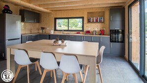 Coffee/tea maker, fridge, microwave, oven - Chalet Rose des Neiges (CHAMBON SUR LAC)