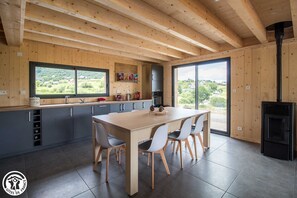 Fridge, microwave, oven, dishwasher - Chalet Rose des Neiges (CHAMBON SUR LAC)