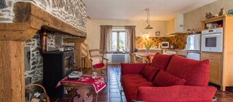63g63570 - Aveze - Gîte