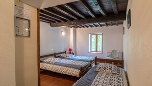 Room - Les Grands Meuniers - Saint-julien-la-geneste (SAINT-JULIEN-LA-GENESTE)
