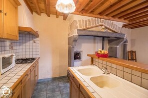 Refrigerador, microondas, horno, cafetera/tetera