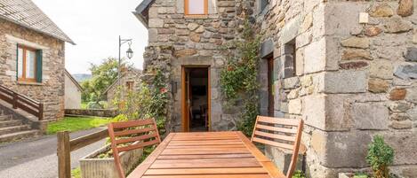 屋外ダイニングエリア