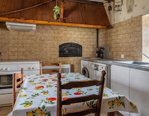 Refrigerador, microondas, horno y lavavajillas 
