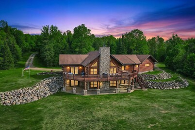 Escape to Wild River Retreat!