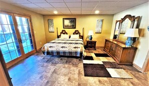 6 bedrooms, free WiFi, bed sheets - Escape to Wild River Retreat! (Glidden)