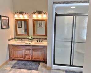 Bathtub, towels