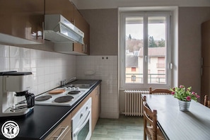 Fridge, microwave, oven, coffee/tea maker