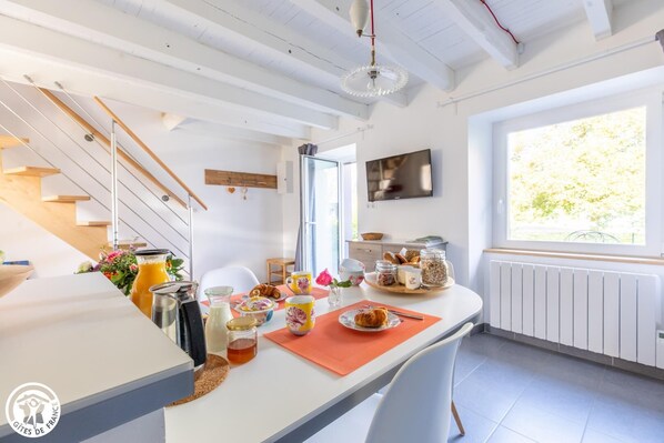 Dining - Gite Sources et Volcans (CHAPDES BEAUFORT)