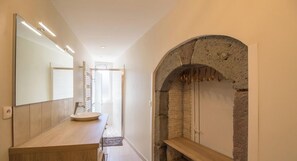 Shower - 63g1455 - Montaigut LE Blanc (MONTAIGUT LE BLANC)