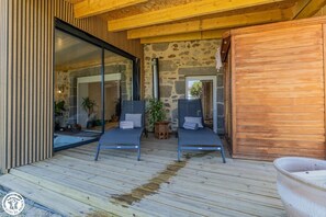 Terrace/patio - 63g1455 - Montaigut LE Blanc (MONTAIGUT LE BLANC)