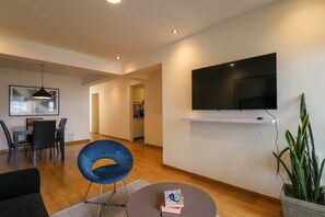 Interior - Lovely 3BR with Balcony in Miraflores (Miraflores)