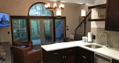 Fully renovated condo in Canadian Lakes - Sleeps 7!