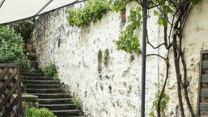 Outdoor dining - La Lucarne - Gîtes des Pailhas (MONTAIGUT-LE-BLANC)